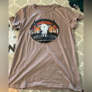 SHEIN ROCK OUT GRAPHIC TEE XS/L